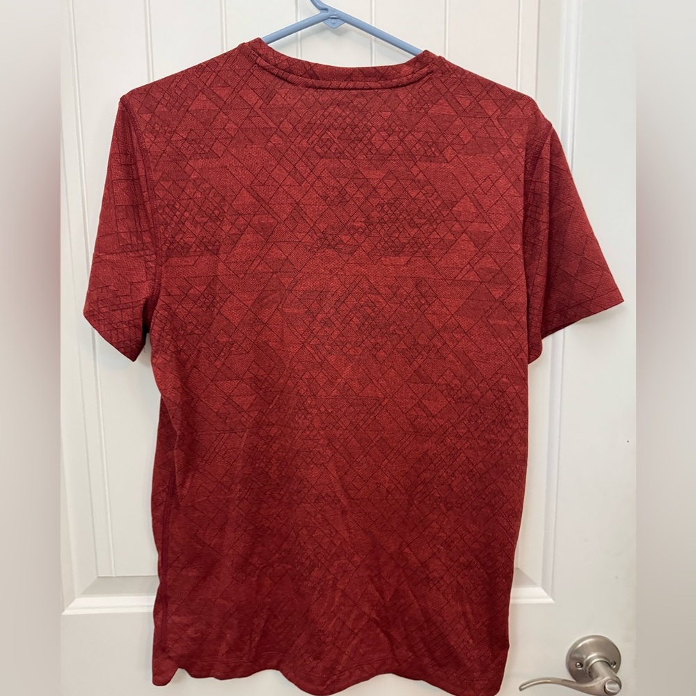 DSG Men's red-maroon  T-Shirt DSG size small - Picture 4 of 4